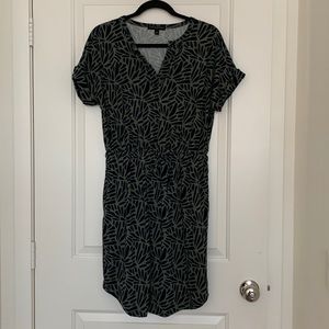 Very comfortable Banana Republic dress size small.